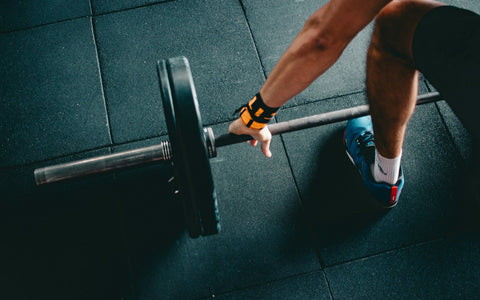 An athlete sitting in focused stillness before competition, representing the mental preparation benefits of hypnotherapy for sports performance